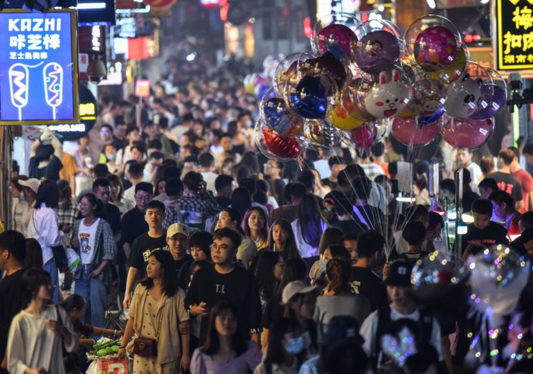 Población china disminuye por primera vez en más de 60 años