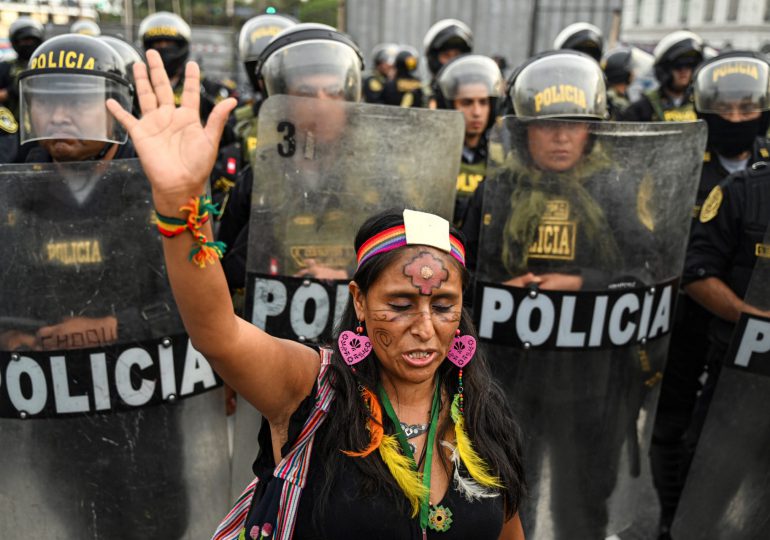 Un muerto en enfrentamientos entre manifestantes y policías al sur de Perú