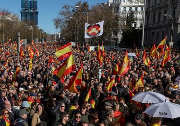 Miles de personas se manifiestan en Madrid contra el gobierno español