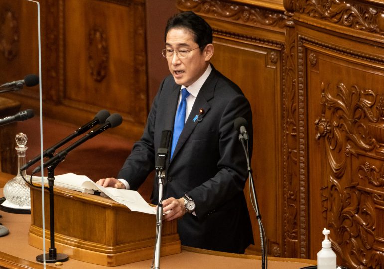 Primer ministro japonés dice que la crisis de la natalidad "no puede esperar"
