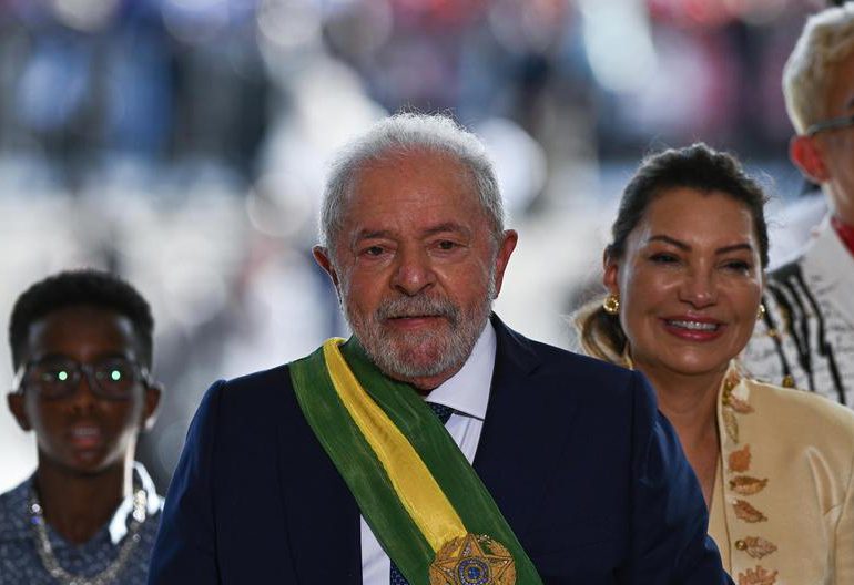 Primer día de Lula: freno al acceso a armas, a privatizaciones y protección de Amazonía