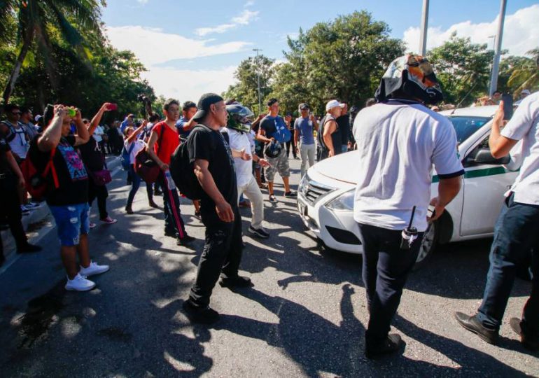 EEUU emite alerta de viaje por disturbios entre taxistas y Uber en México