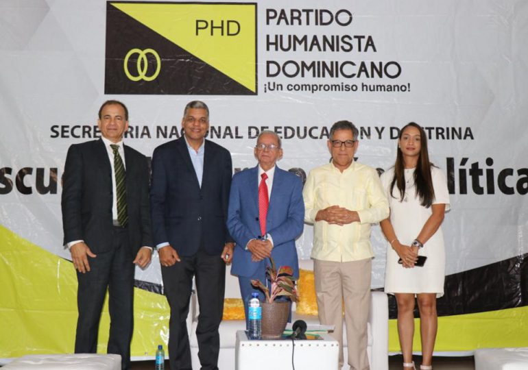 PHD reinaugura Escuela de Formación Política en Santiago 