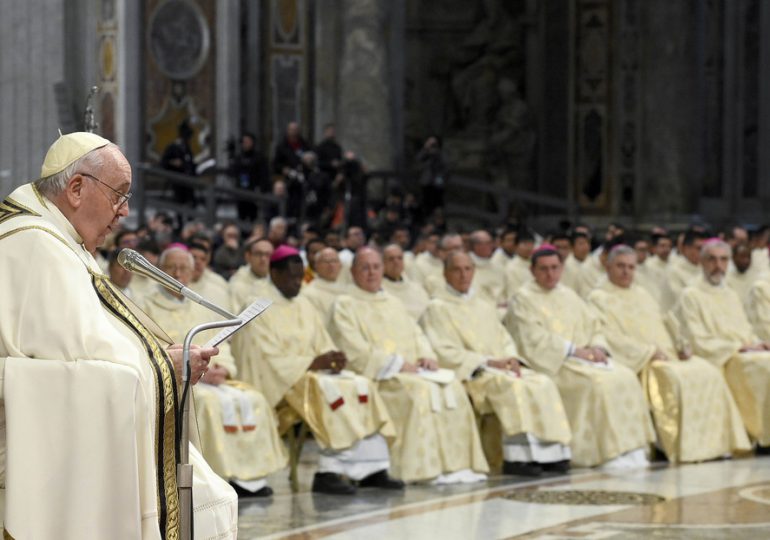 Denuncian un "plan secreto" en el Vaticano para forzar la dimisión del papa Francisco