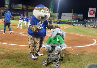 Licey toma ventaja en la Serie Final; propinan blanqueada a Estrellas