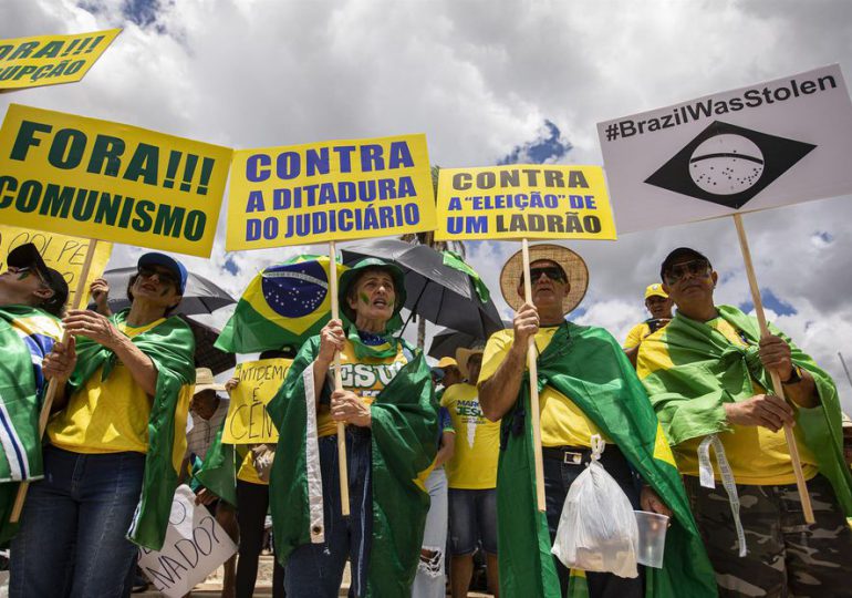 "¡Estuve allí!": souvenirs de actos bolsonaristas a la venta en Brasilia