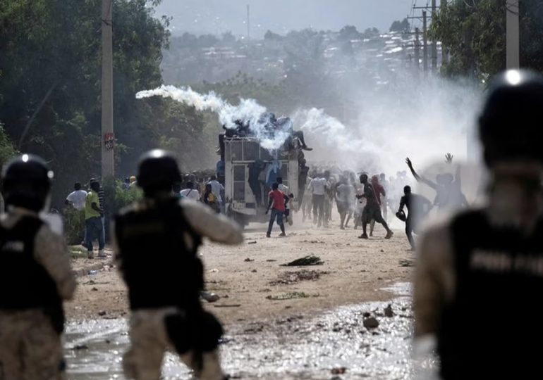 Residencia privada del primer ministro de Haití es atacada por policías e impiden que salga del aeropuerto