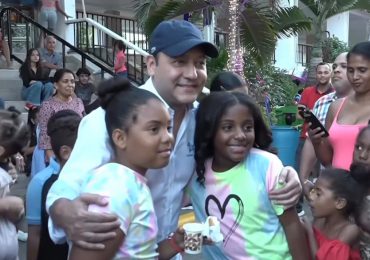 Abel Martínez concentró a miles de niños con motivo del Día de los Santos Reyes a los que entregó regalos