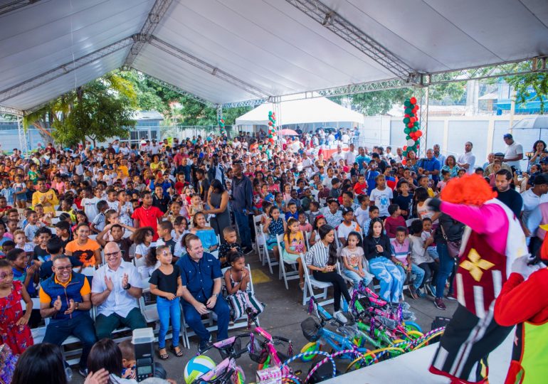 Entregan juguetes a 800 niños de diversas edades en el municipio de Montellano