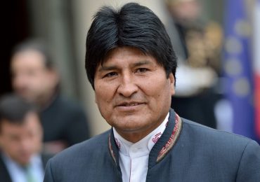 Perú prohíbe ingreso a expresidente boliviano Evo Morales, mientras prosiguen protestas