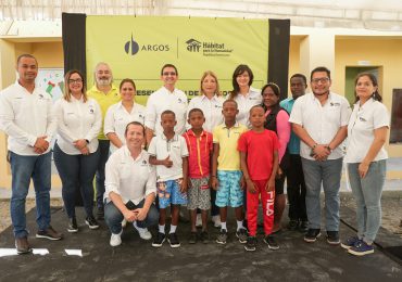 El programa Hogares Saludables de Argos Dominicana y Hábitat para la Humanidad transformó la vida de 167 personas en su cuarta etapa
