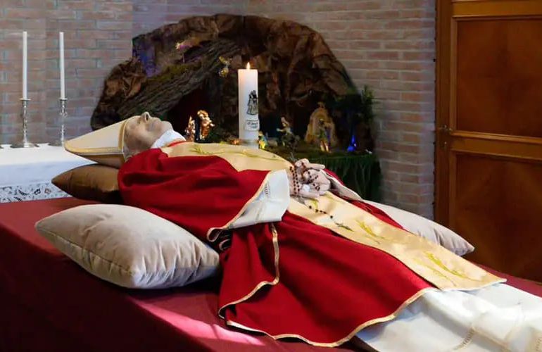 Funeral del papa Benedicto XVI será presidido por el papa Francisco