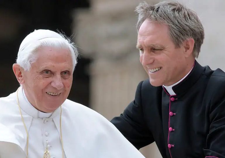 Georg Gänswein, la sombra de Benedicto XVI y el controvertido defensor de su legado