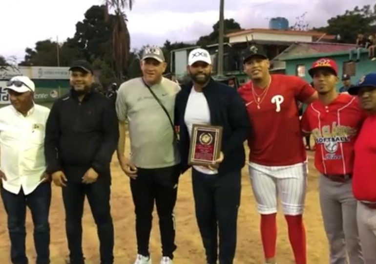 Pujols llama a jóvenes peloteros de Jarabacoa a luchar por sus sueños: "Ustedes pueden"