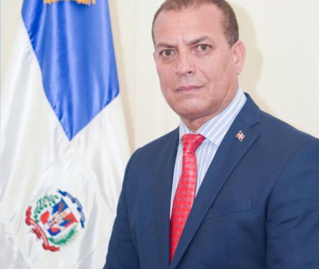 Jonny Martínez Mézquita, exembajador en México abandona filas del PLD