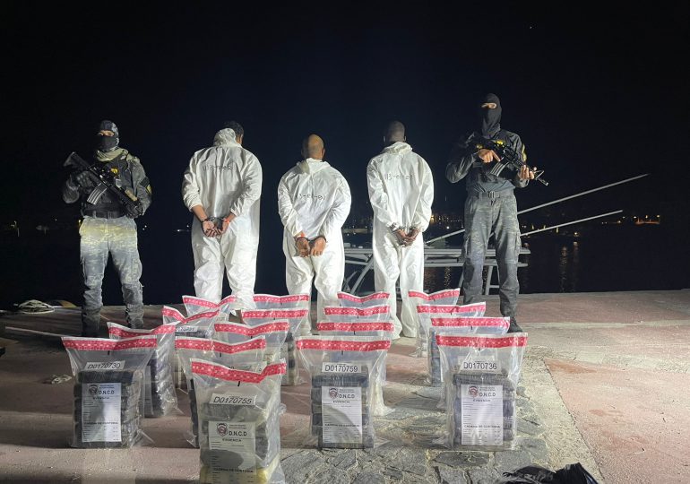 Guardacostas de EE.UU., DNCD y Armada ocupan 112 paquetes de presunta cocaína