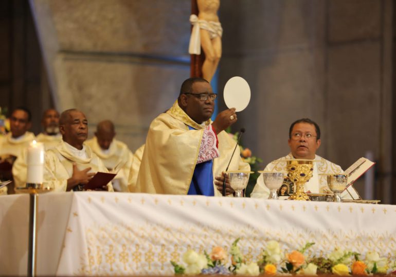 <strong>Obispo Castro Marte dice recuperación económica de RD ha sido de forma súbita y extraordinaria</strong>