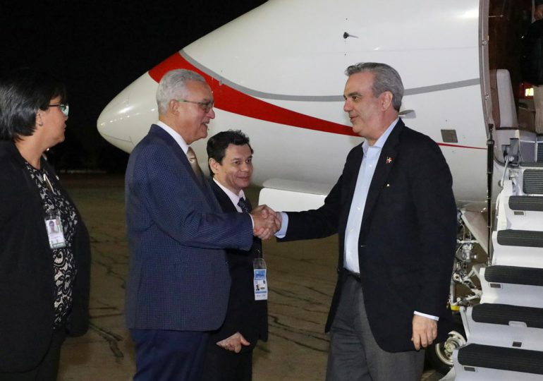 Presidente Abinader llega a Argentina