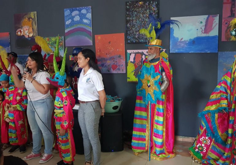 Alcaldía Santiago expone obras y manualidades realizadas por niños y niñas en barrio Los Pepines