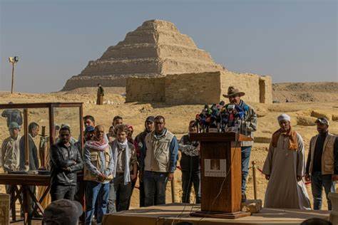 Egipto descubre cuatro tumbas de faraones y una momia