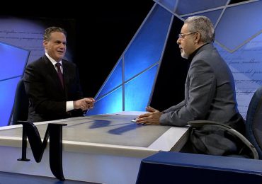 Espinal Báez: con oposición dividida Abinader se reelige en primera vuelta