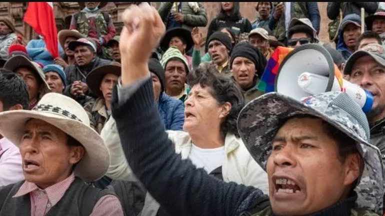 Crece presión política en Perú con marchas extendidas a Lima