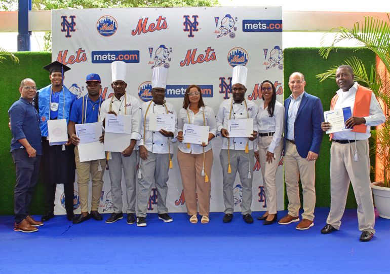 Academia Mets lleva prospectos a otro nivel; gradúa de bachiller a 36