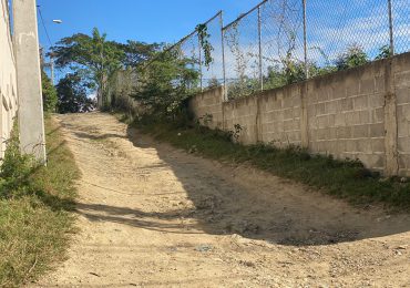 Ayuntamiento de Santiago inicia construcción aceras y contenes en La Joya, La Ceibita