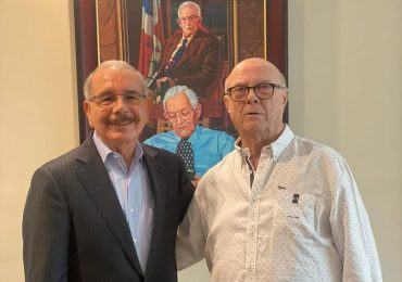 Hipólito Mejía visita de cortesía a Danilo Medina con motivo del Año Nuevo