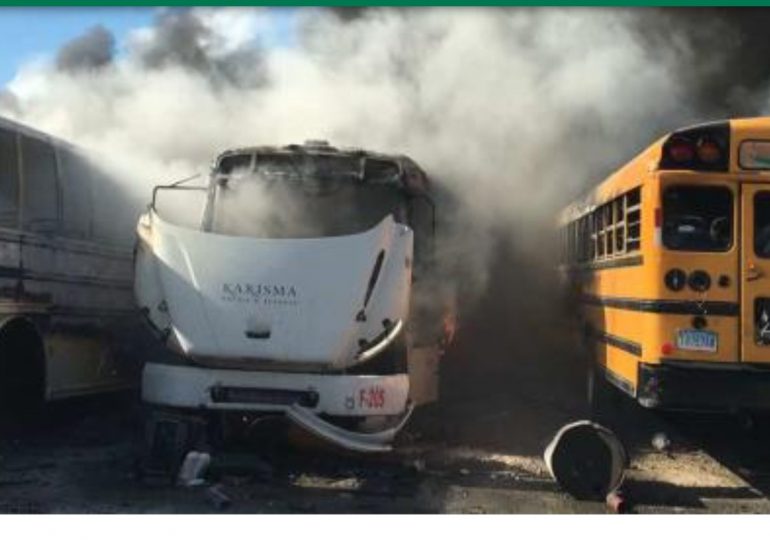 Migración desmiente autobuses afectados por incendio en Bávaro pertenezcan a la institución