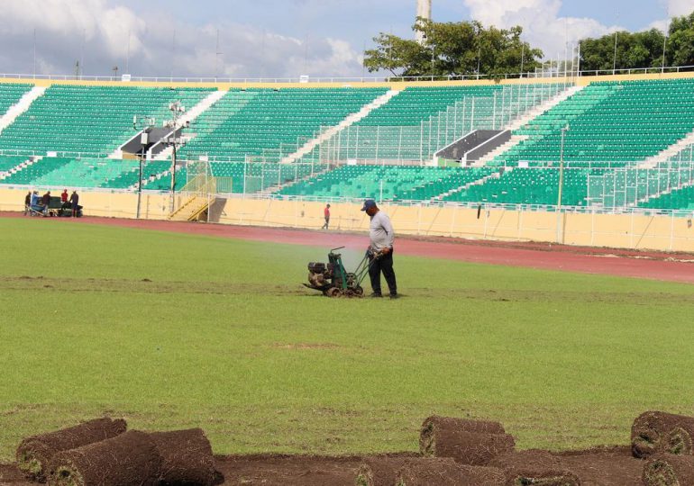 Inician trabajo para reparar terreno del Estadio Olímpico Félix Sánchez