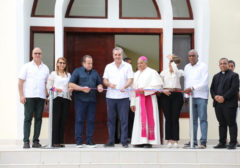 Presidente Abinader deja inauguradas ocho obras en Puerto Plata y una en Santiago