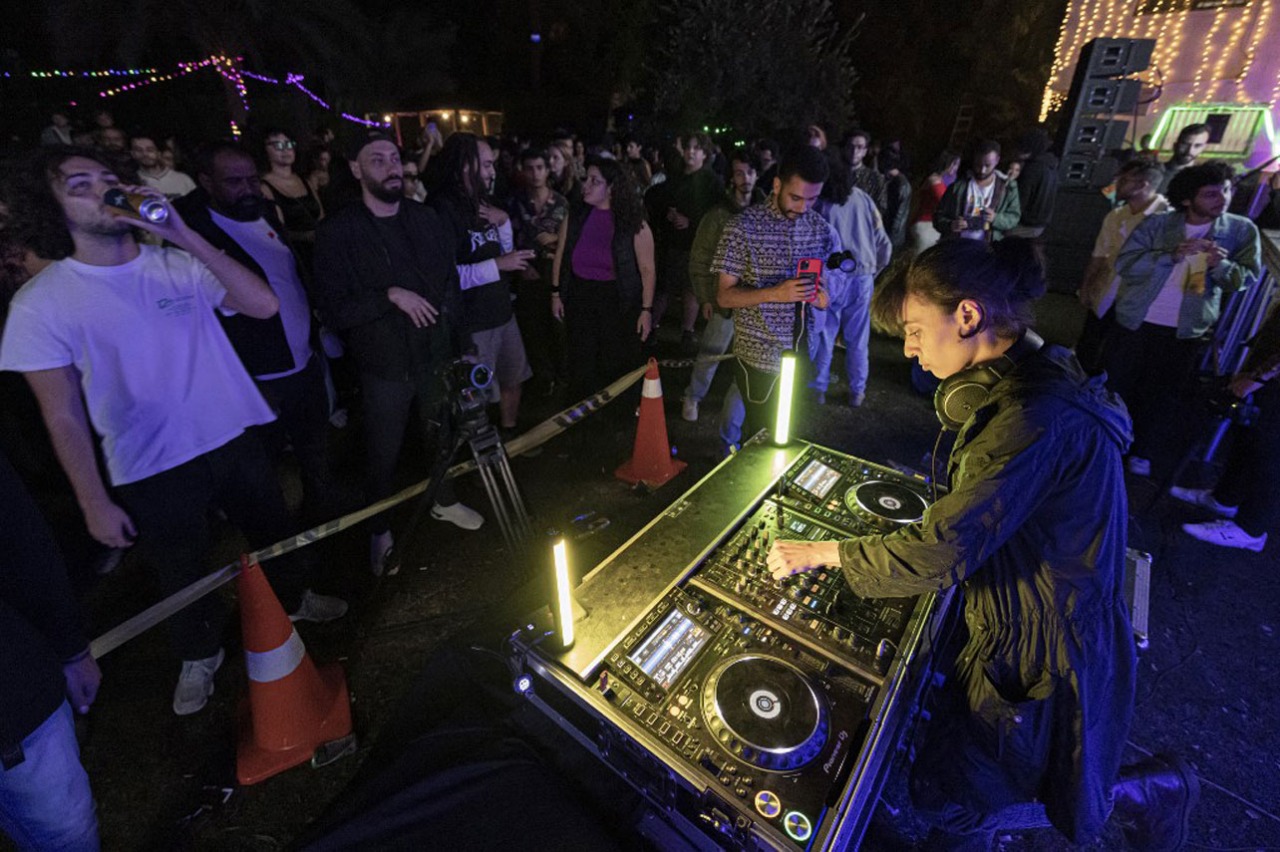 Weibliche DJs erhellen die Tanzflächen in Ägypten