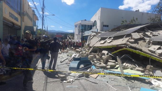 Abinader pide investigar motivo del derrumbe de edificio en La Vega