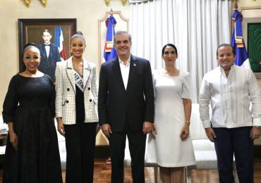 Presidente Abinader recibe visita de cortesía de la Miss República Dominicana, Andreina Martínez