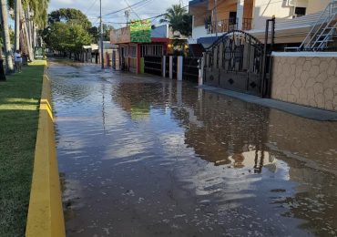 Suministro de agua en La Vega es afectado por rotura de tubería de 24 pulgadas