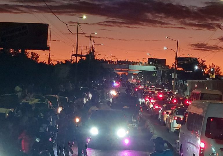 VIDEO | Caravana Licey llega a Santo Domingo Este, luego de más de 4 horas de recorrido