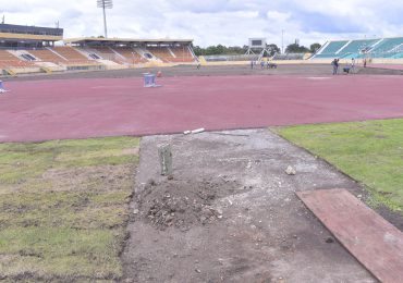 Deportes anuncia inicio trabajos de reparación pista de atletismo Félix Sánchez con inversión de más 95 millones de pesos