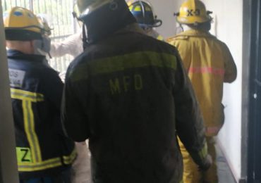 SNS informa bomberos controlan conato de incendio en Hospital Salvador B. Gautier