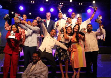 VIDEO | Abinader asegura futuro a jóvenes dominicanos en entrega del Premio Nacional de la Juventud 2023