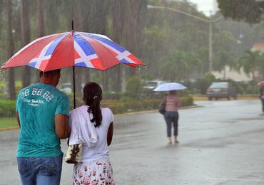 El Indomet: onda tropical y vaguada producen aguaceros en varias provincias