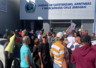 Choferes ruta Ortega y Gasset exigen libertad de dirigentes en Fiscalía de Cristo Rey
