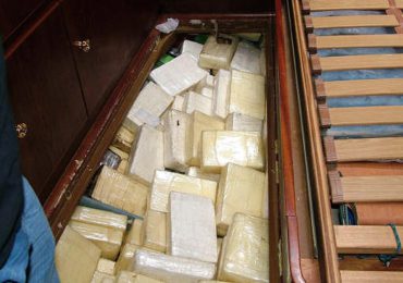 Policía española incauta 4,5 toneladas de cocaína en barco proveniente de América Latina