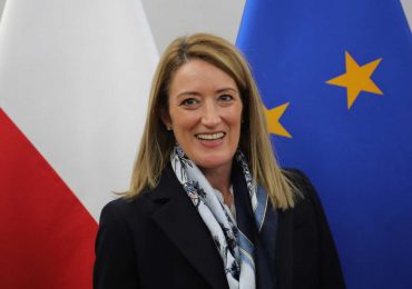 Presidenta del Parlamento Europeo promete medidas para enfrentar corrupción e "interferencia extranjera"