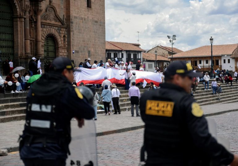 Perú sigue protestando contra el gobierno en víspera de movilización en Lima