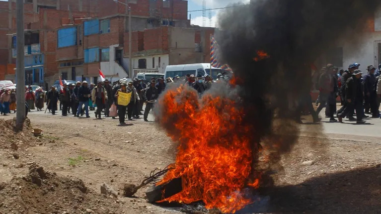 Doce muertos en Perú tras choques entre manifestantes antigubernamentales y fuerzas del orden