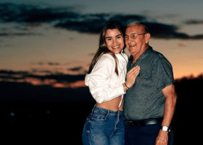 Clarissa Molina sorprende a su padre en Santiago por el día de su cumpleaños