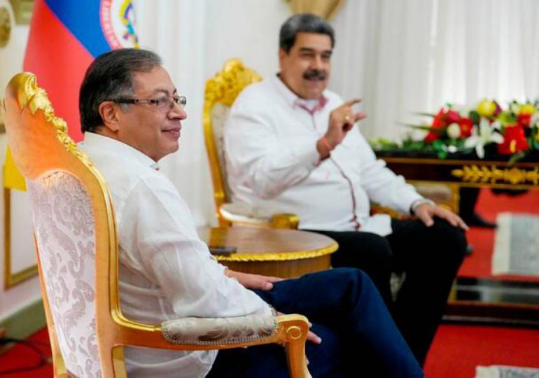 Petro llega a Venezuela para reunión extraordinaria con Maduro
