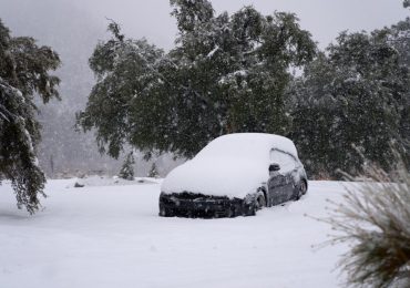 Fuertes nevadas cubren el sur de California