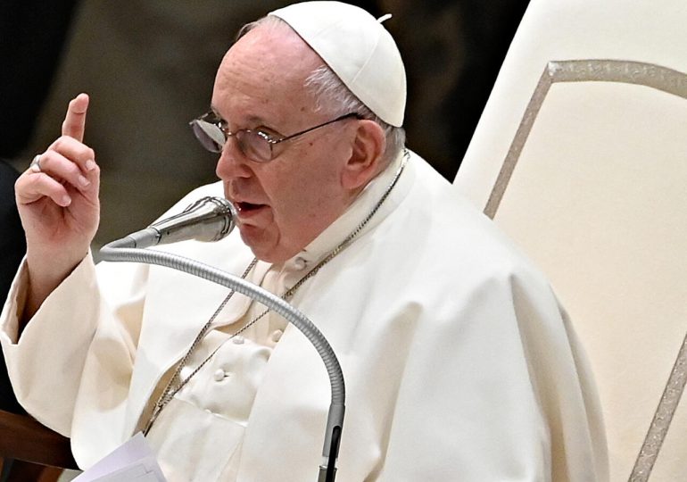 El papa condena la guerra "absurda y cruel" en Ucrania